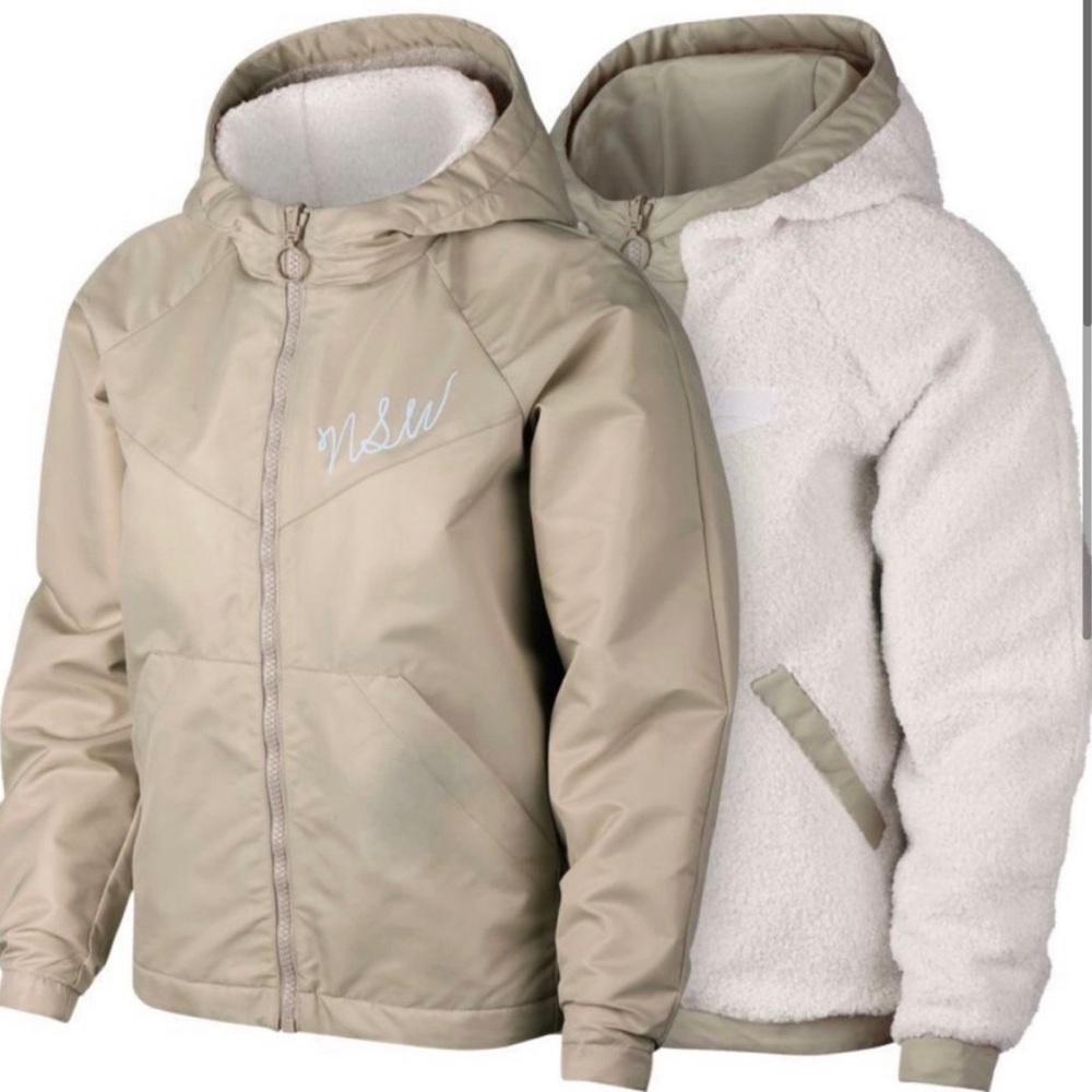 Nike Sportswear medium Reversible Sherpa Jacket beige/white.